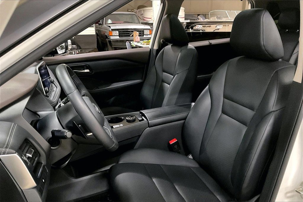 Used 2023 Nissan Rogue SV w/ SV Premium B Package image 24