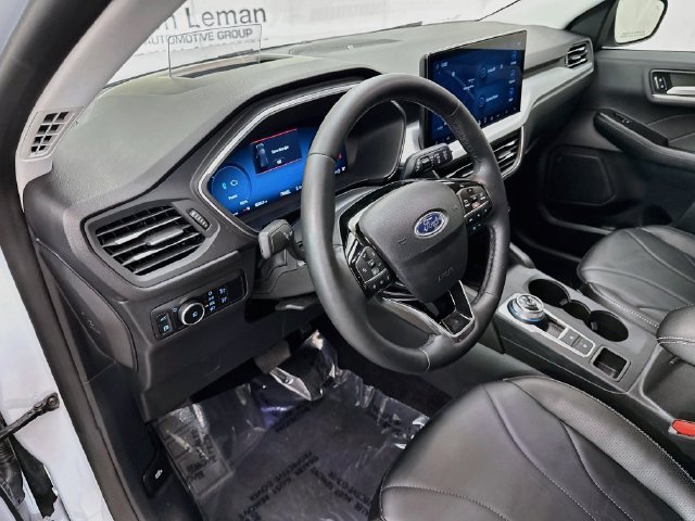 Certified 2025 Ford Escape SE w/ PHEV Premium Package FWD image 9