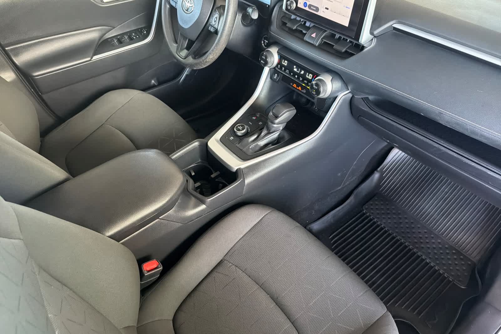 Used 2024 Toyota RAV4 XLE AWD/4WD image 16