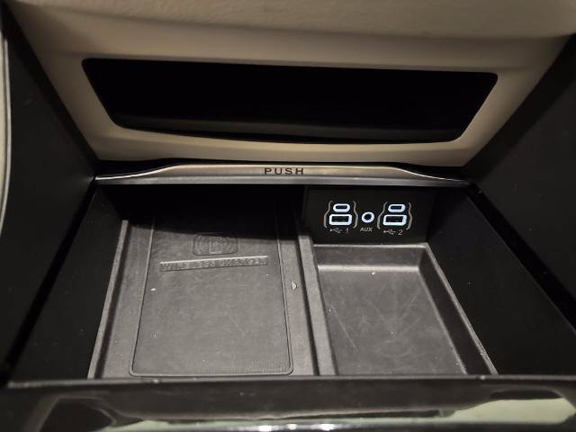 Used 2023 Chrysler Pacifica Limited FWD image 29