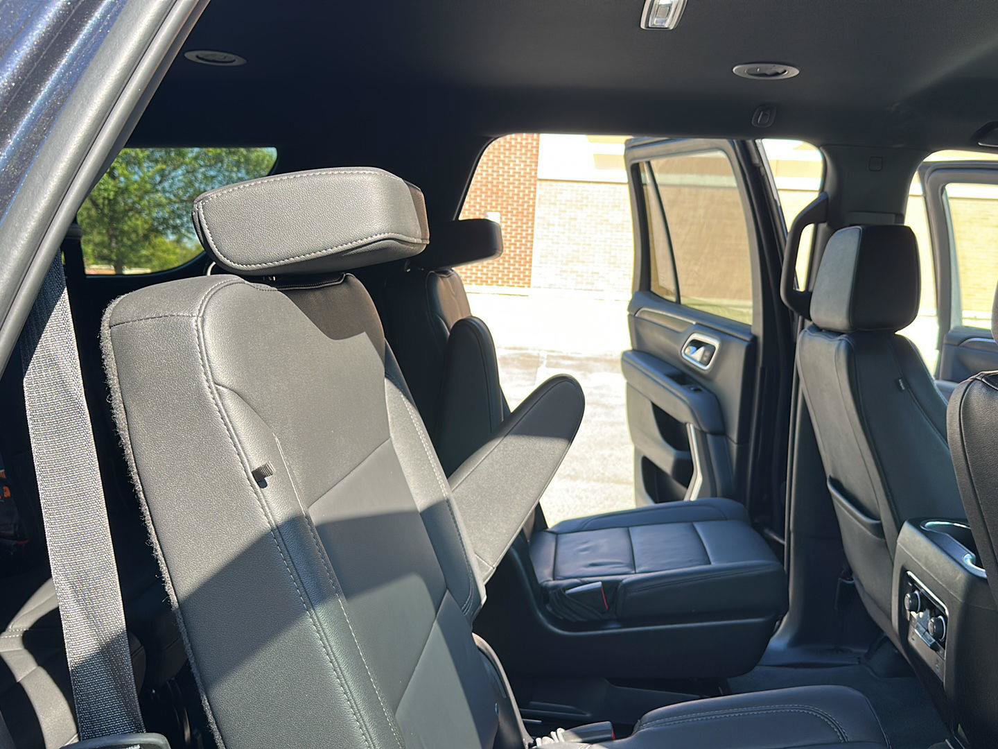 Used 2023 Chevrolet Tahoe Z71 w/ Luxury Package AWD/4WD image 30