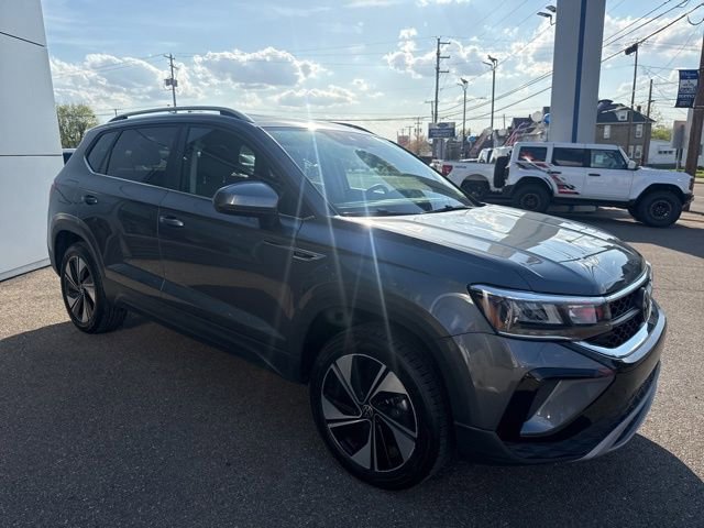 Used 2024 Volkswagen Taos SE AWD/4WD image 4