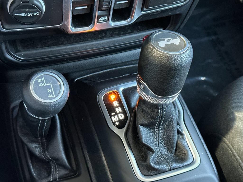 Used 2025 Jeep Wrangler Unlimited Sahara AWD/4WD image 20