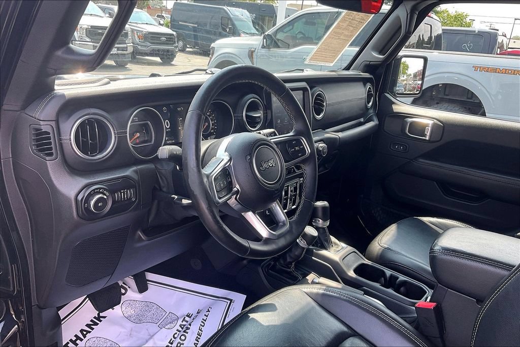 Used 2018 Jeep Wrangler Unlimited Sahara AWD/4WD image 12