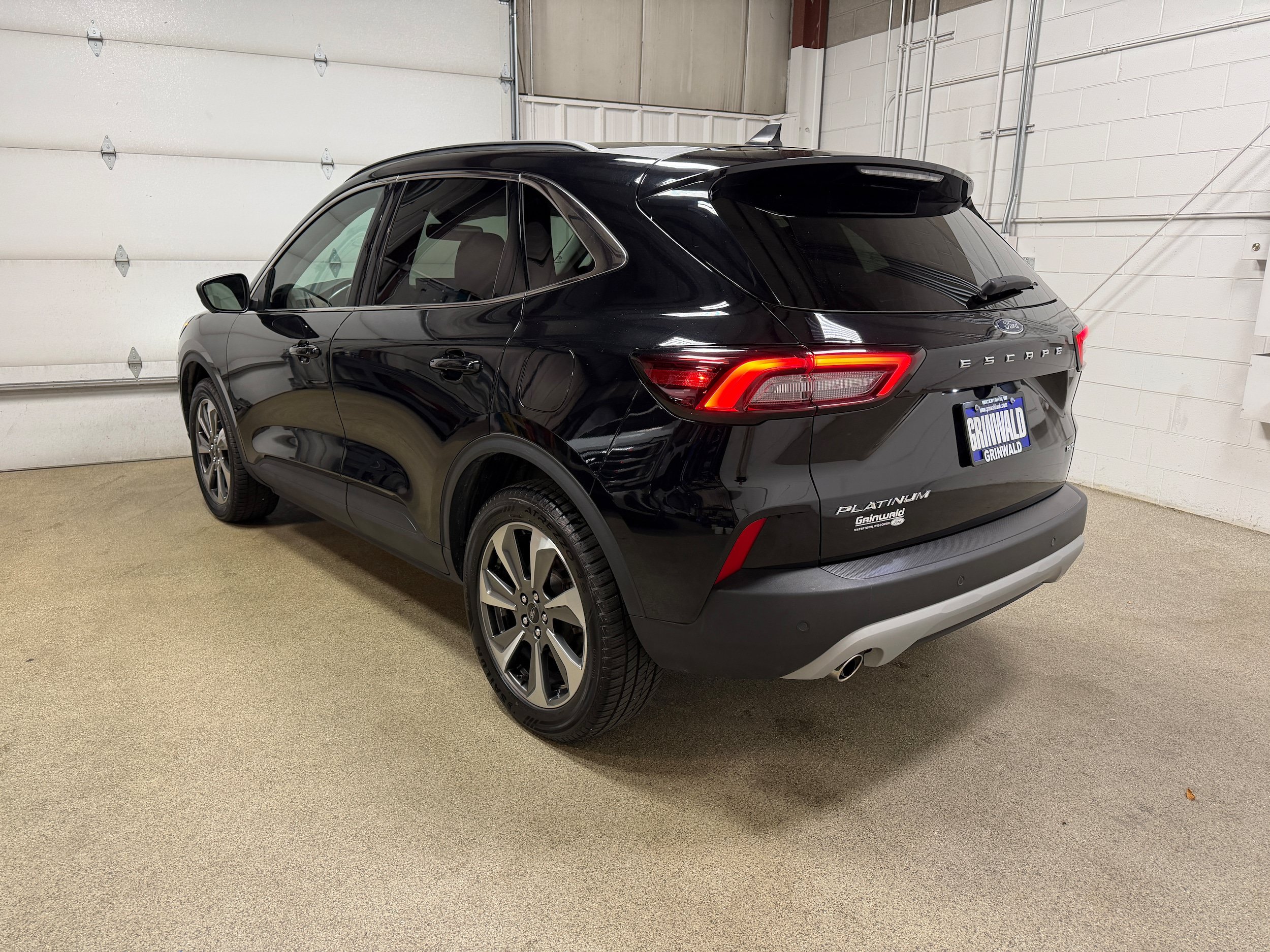 Certified 2024 Ford Escape Platinum AWD/4WD image 8