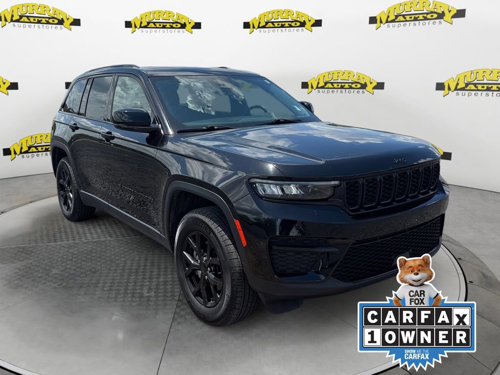 Used 2025 Jeep Grand Cherokee Altitude AWD/4WD image 8