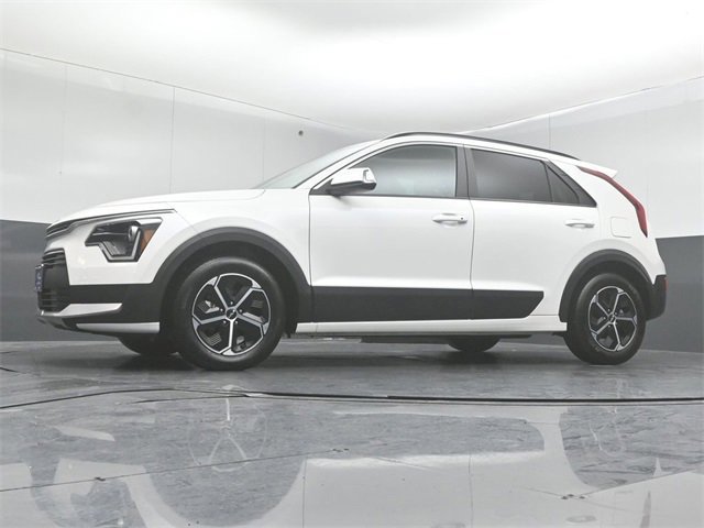Used 2024 Kia Niro EX image 4