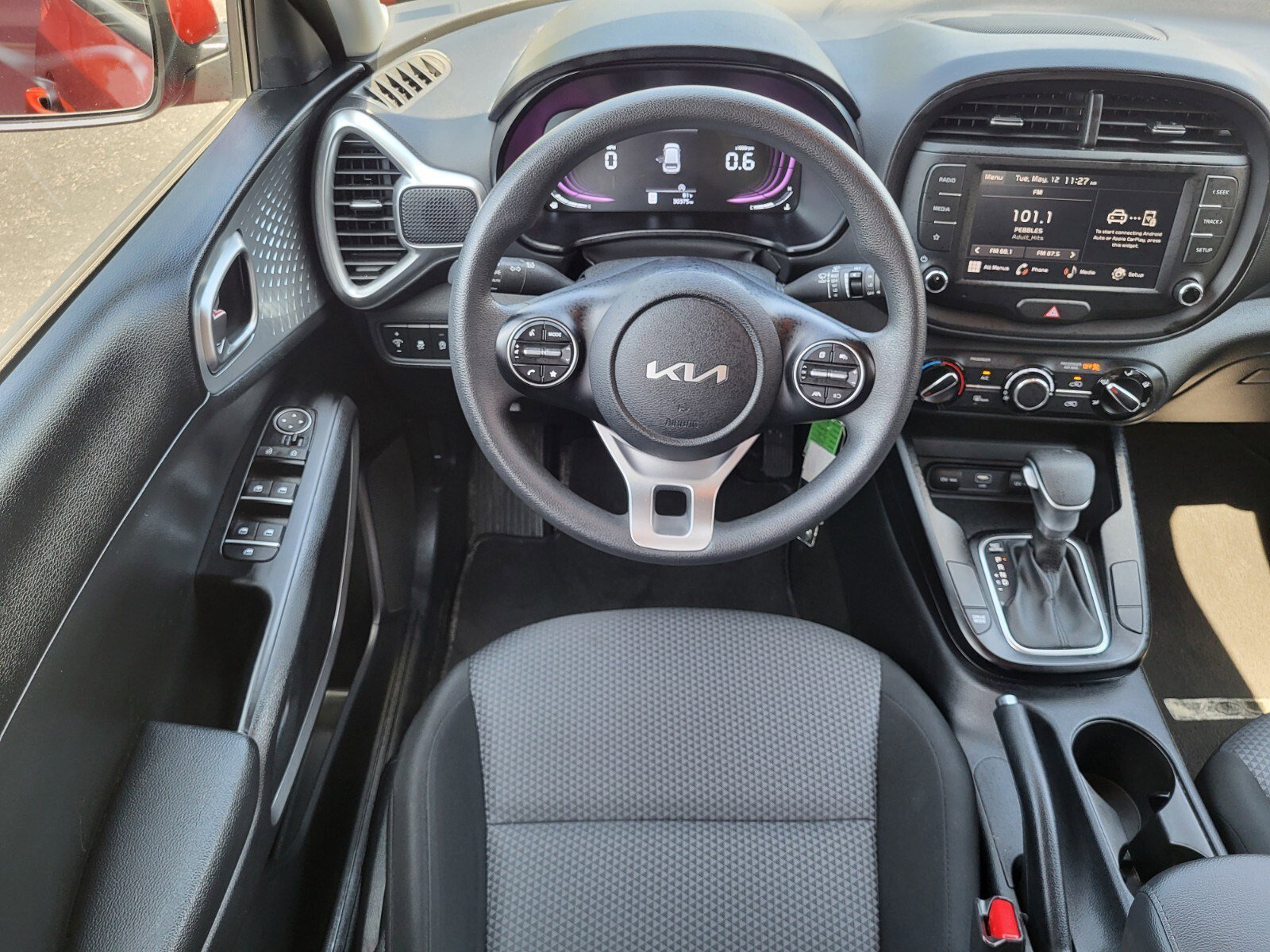 Used 2025 Kia Soul LX w/ LX Technology Package FWD image 14