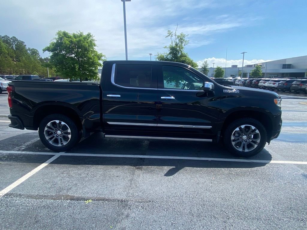 Used 2023 Chevrolet Silverado 1500 High Country w/ Technology Package AWD/4WD image 8
