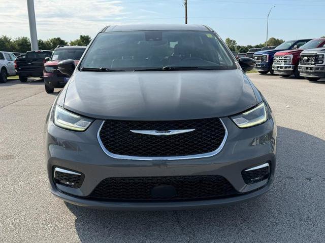 Used 2025 Chrysler Pacifica Select FWD image 9