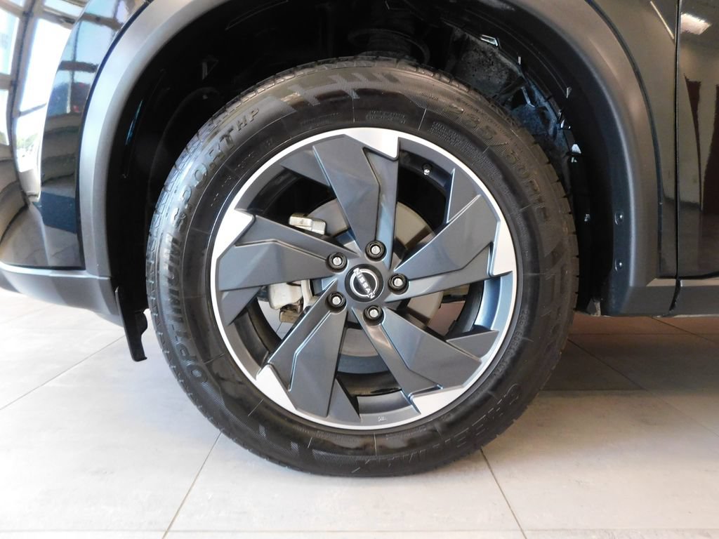 Used 2025 Nissan Rogue SV AWD/4WD image 10