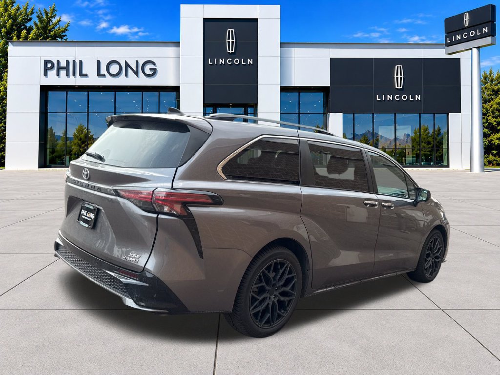 Used 2022 Toyota Sienna XSE w/ XSE Plus Package FWD image 9