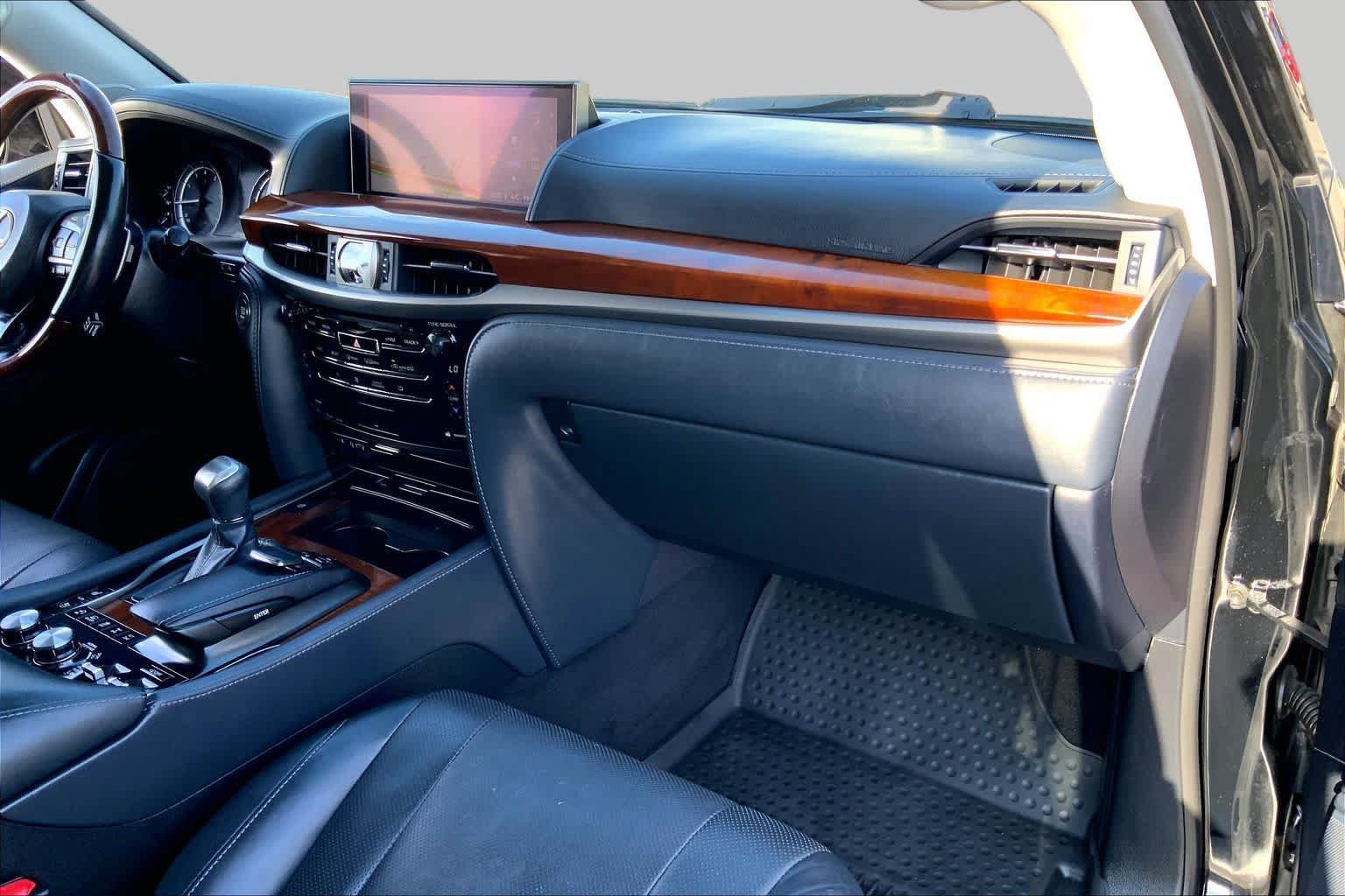 Used 2019 Lexus LX 570 4WD w/ Luxury Package image 17