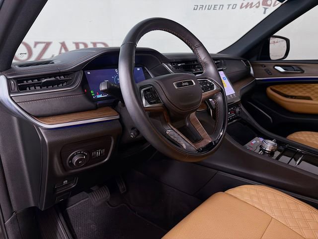 Used 2022 Jeep Grand Cherokee L Summit w/ Luxury Tech Group V AWD/4WD image 11