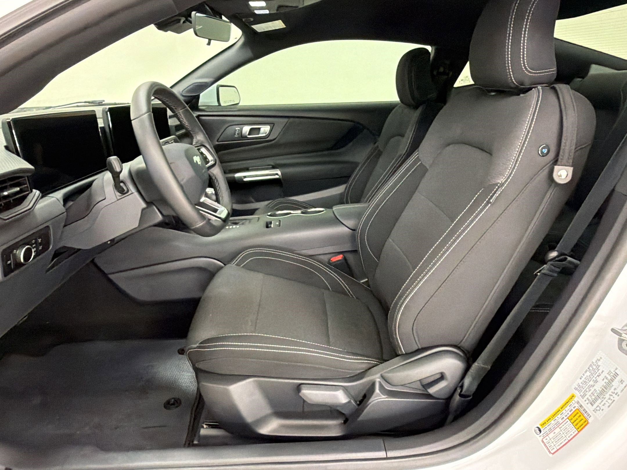 Certified 2025 Ford Mustang Coupe RWD image 5