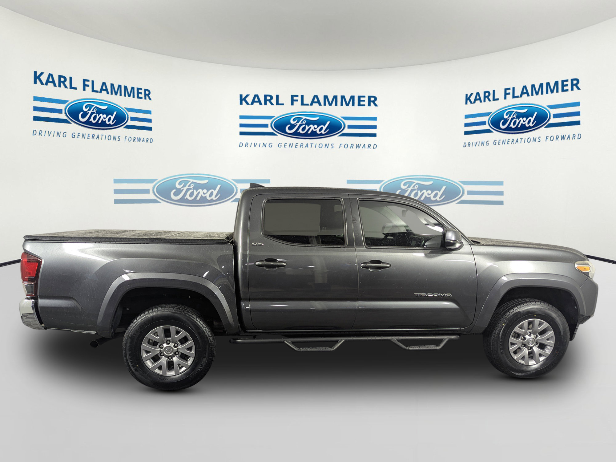 Used 2019 Toyota Tacoma SR5 RWD image 2