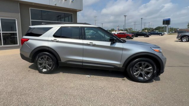 Certified 2024 Ford Explorer XLT w/ Equipment Group 202A AWD/4WD image 2