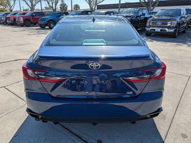 Used 2025 Toyota Camry SE image 3