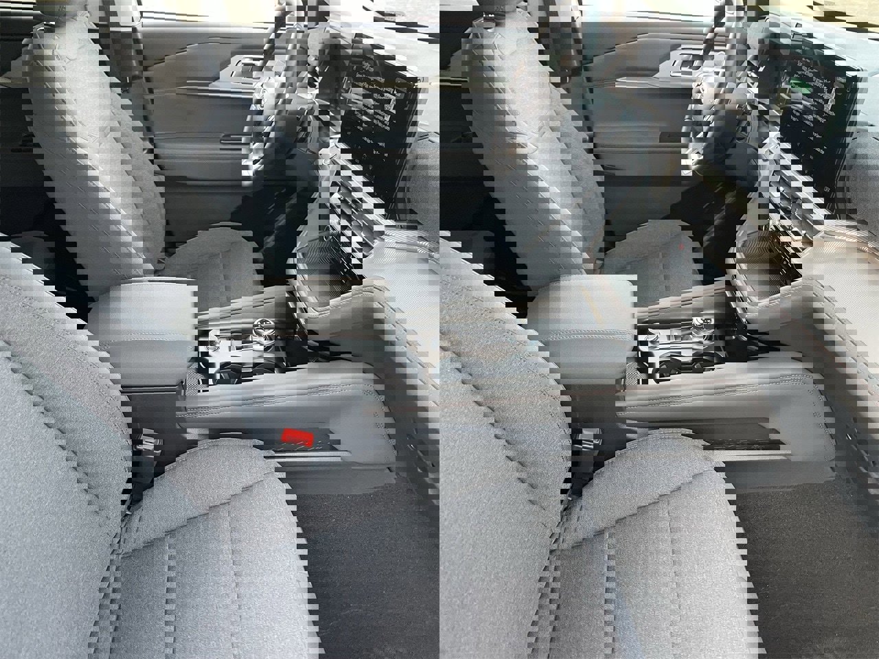 Certified 2025 Ford Explorer Active image 11