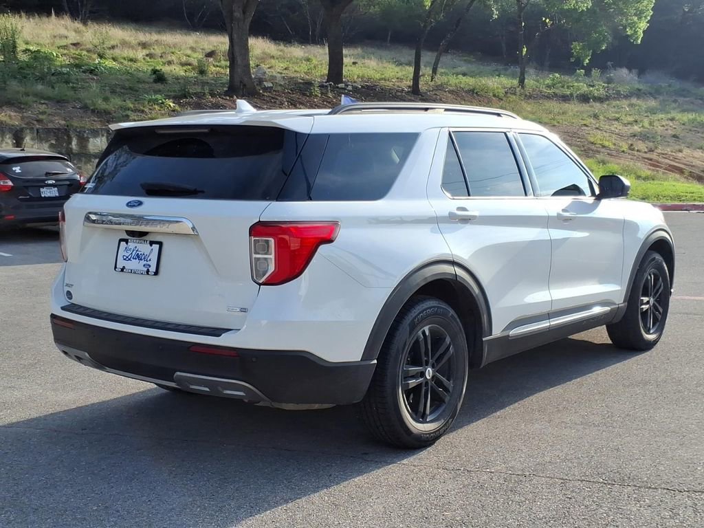 Certified 2020 Ford Explorer XLT w/ Equipment Group 202A AWD/4WD image 8