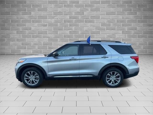 Certified 2022 Ford Explorer XLT w/ Equipment Group 202A image 2