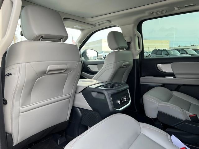 Certified 2025 Ford Expedition Active image 44