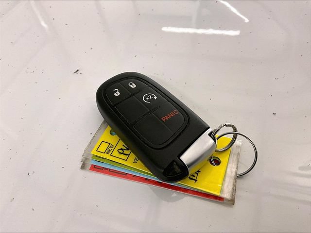 Used 2021 Jeep Cherokee Latitude Lux w/ Sun & Sound Group AWD/4WD image 9