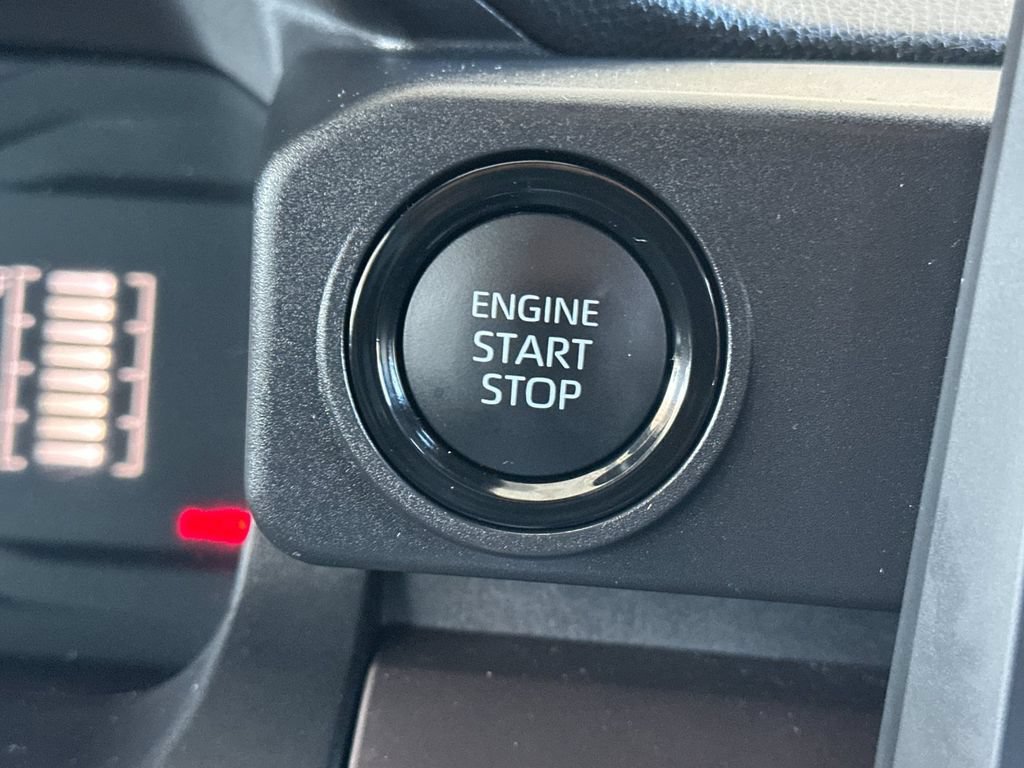 Used 2025 Toyota Tacoma SR5 AWD/4WD image 20