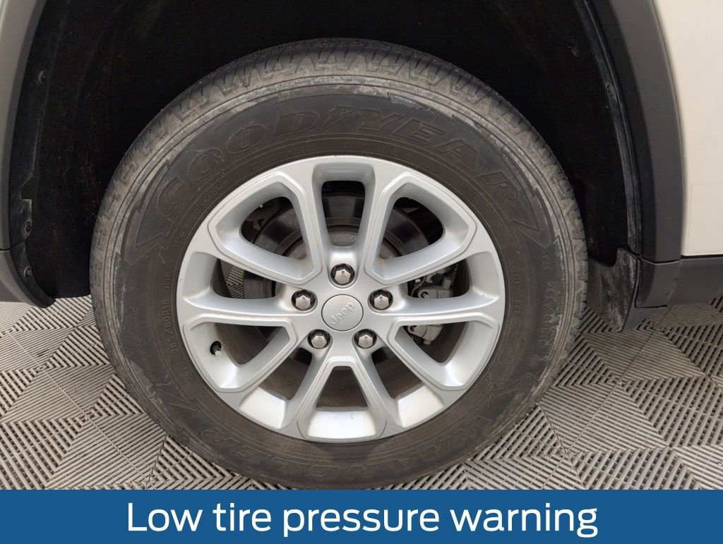 Used 2021 Jeep Grand Cherokee Laredo image 24