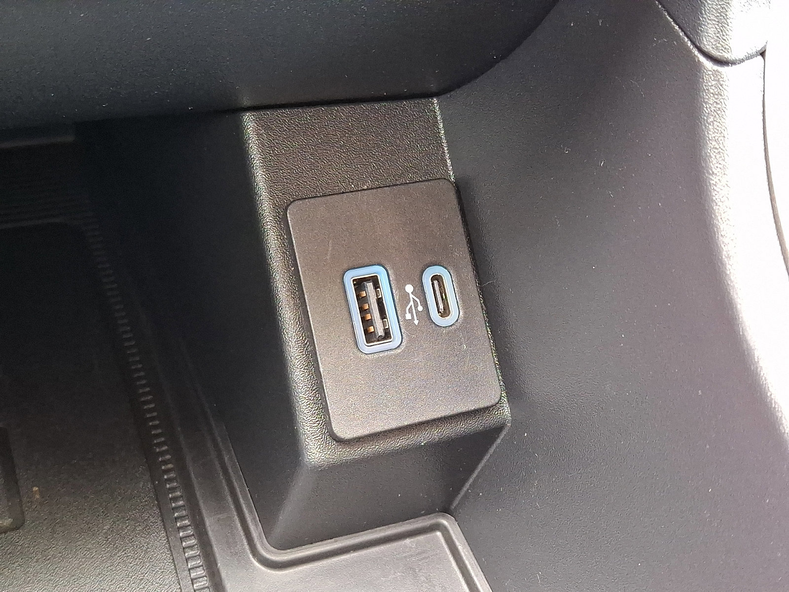 Certified 2024 Ford Edge SEL w/ Convenience Package image 25