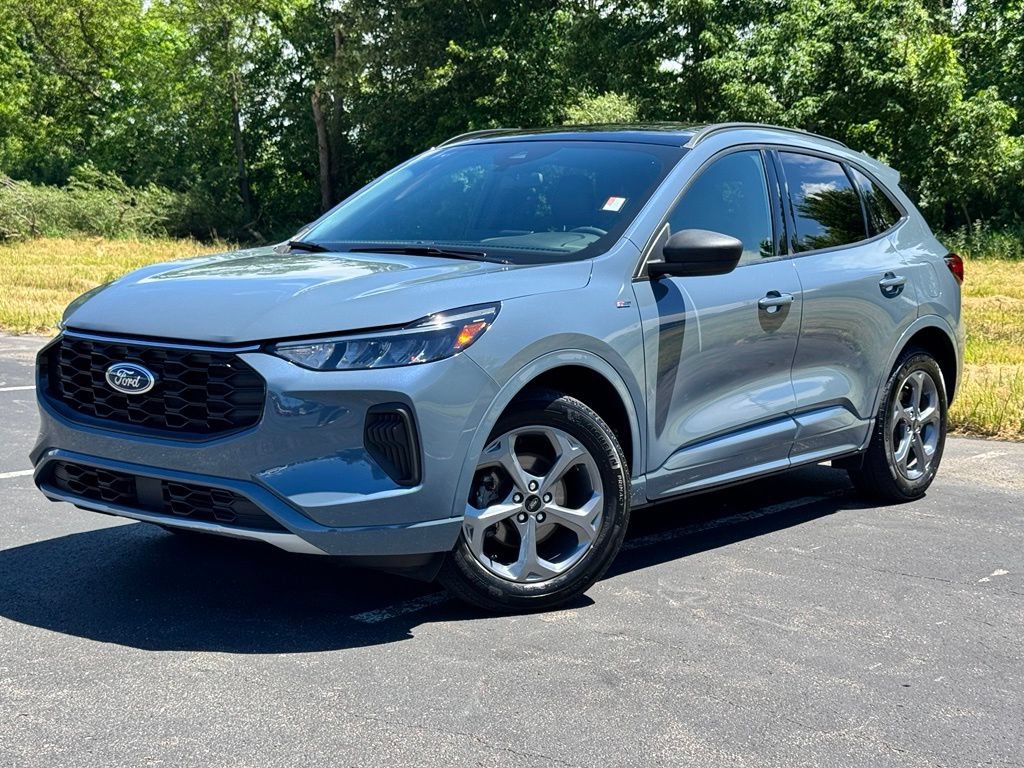 Certified 2023 Ford Escape ST-Line w/ Tech Pack #1 AWD/4WD image 2