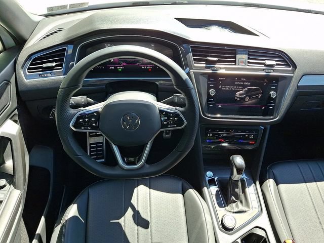 Used 2023 Volkswagen Tiguan SE R-Line AWD/4WD image 13
