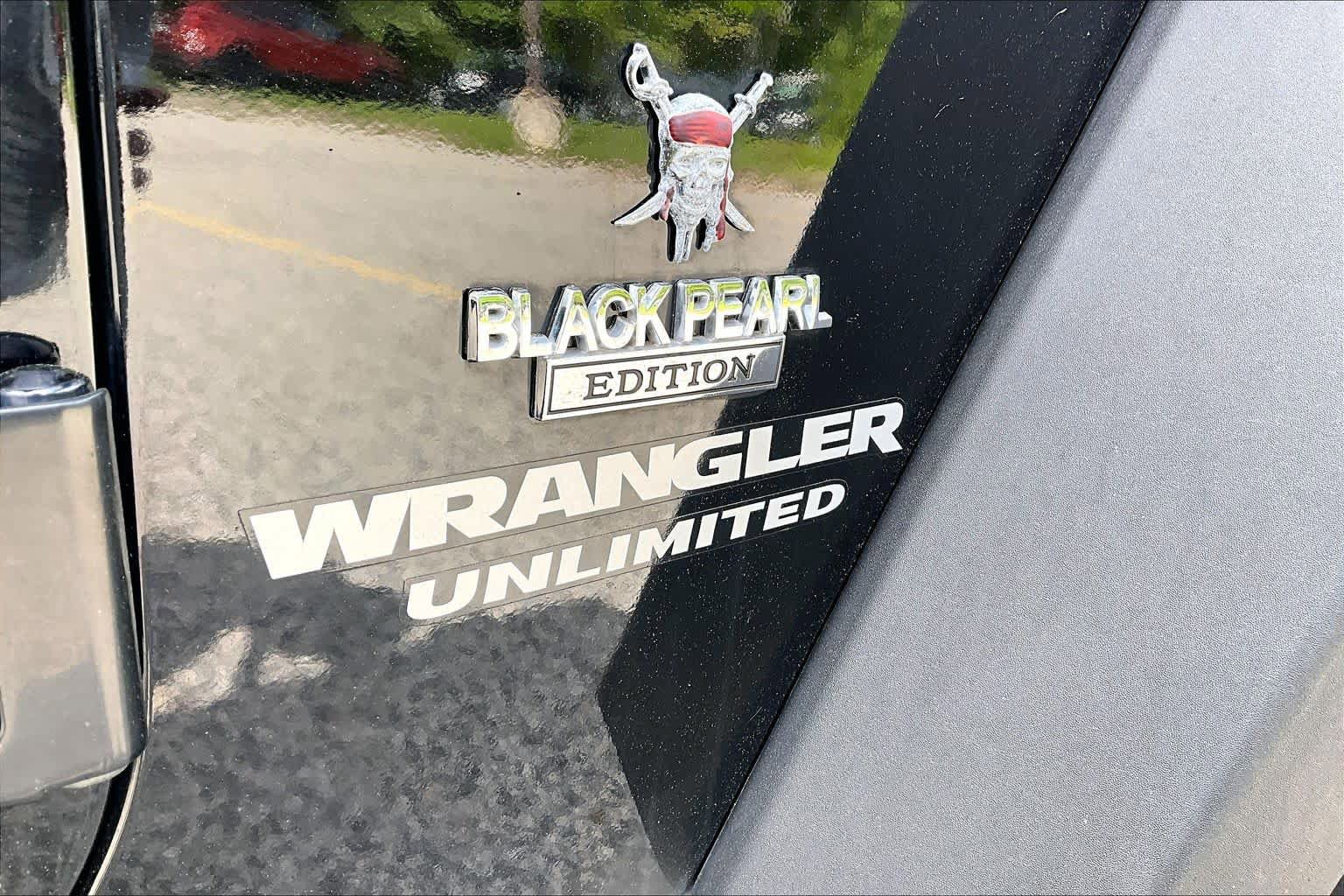 Used 2017 Jeep Wrangler Unlimited Rubicon w/ Connectivity Group AWD/4WD image 10