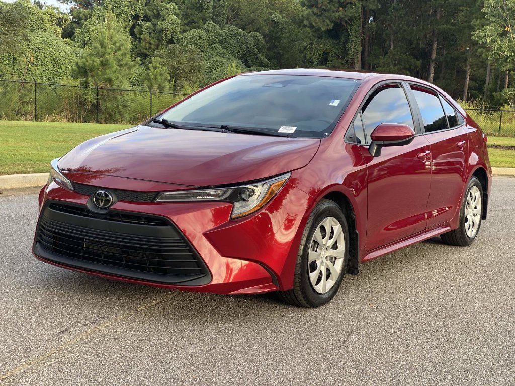 Used 2025 Toyota Corolla LE FWD image 9