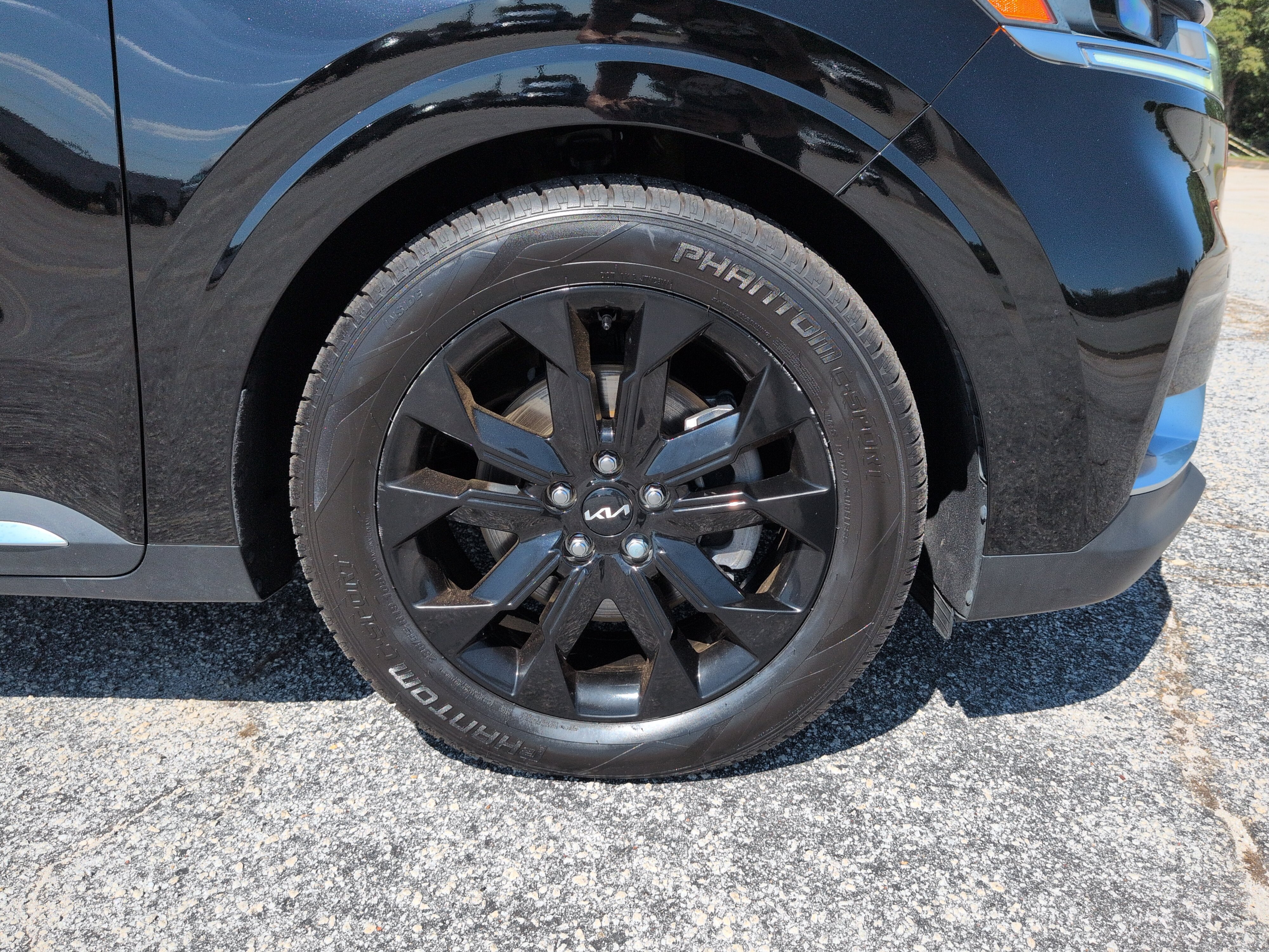 Used 2022 Kia Carnival SX FWD image 9