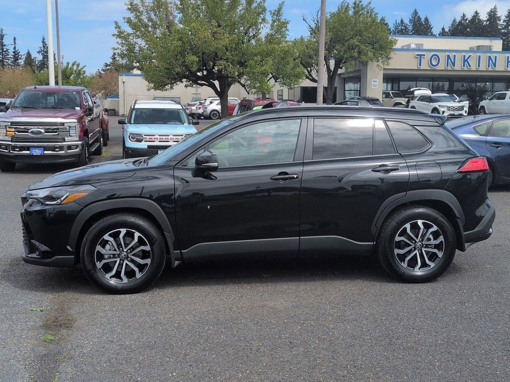 Used 2025 Toyota Corolla Cross AWD Hybrid w/ Moonroof Package image 2