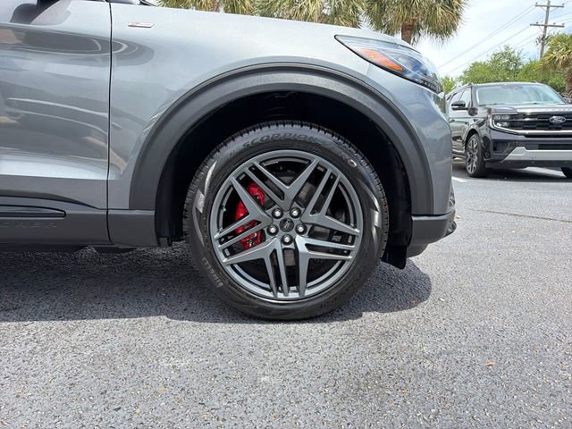 Certified 2025 Ford Explorer ST-Line w/ Premium Package AWD/4WD image 32