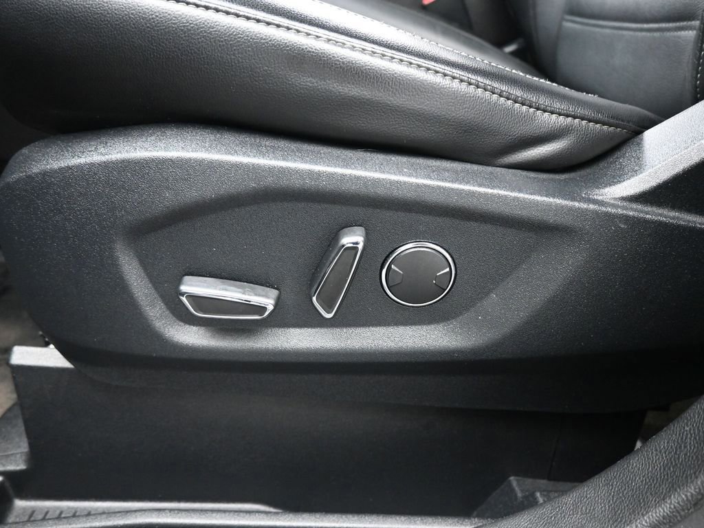 Certified 2017 Ford Edge SEL w/ Equipment Group 201A image 38