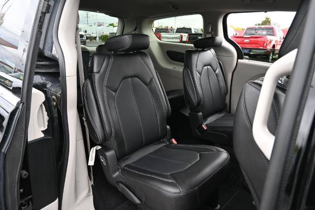 Used 2024 Chrysler Pacifica Touring-L AWD/4WD image 25