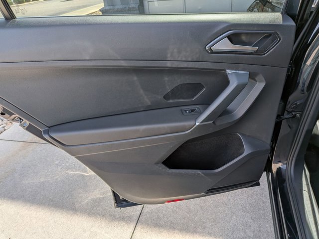 Used 2018 Volkswagen Tiguan SEL w/ R-Line Package image 28