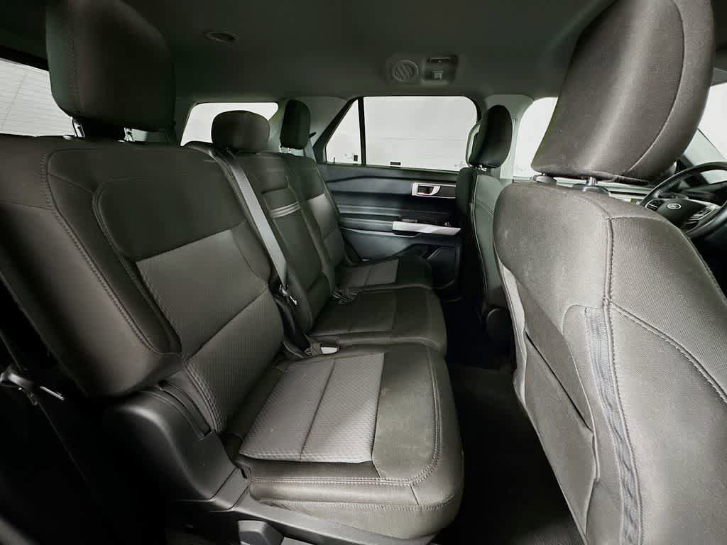 Certified 2024 Ford Explorer XLT RWD image 31