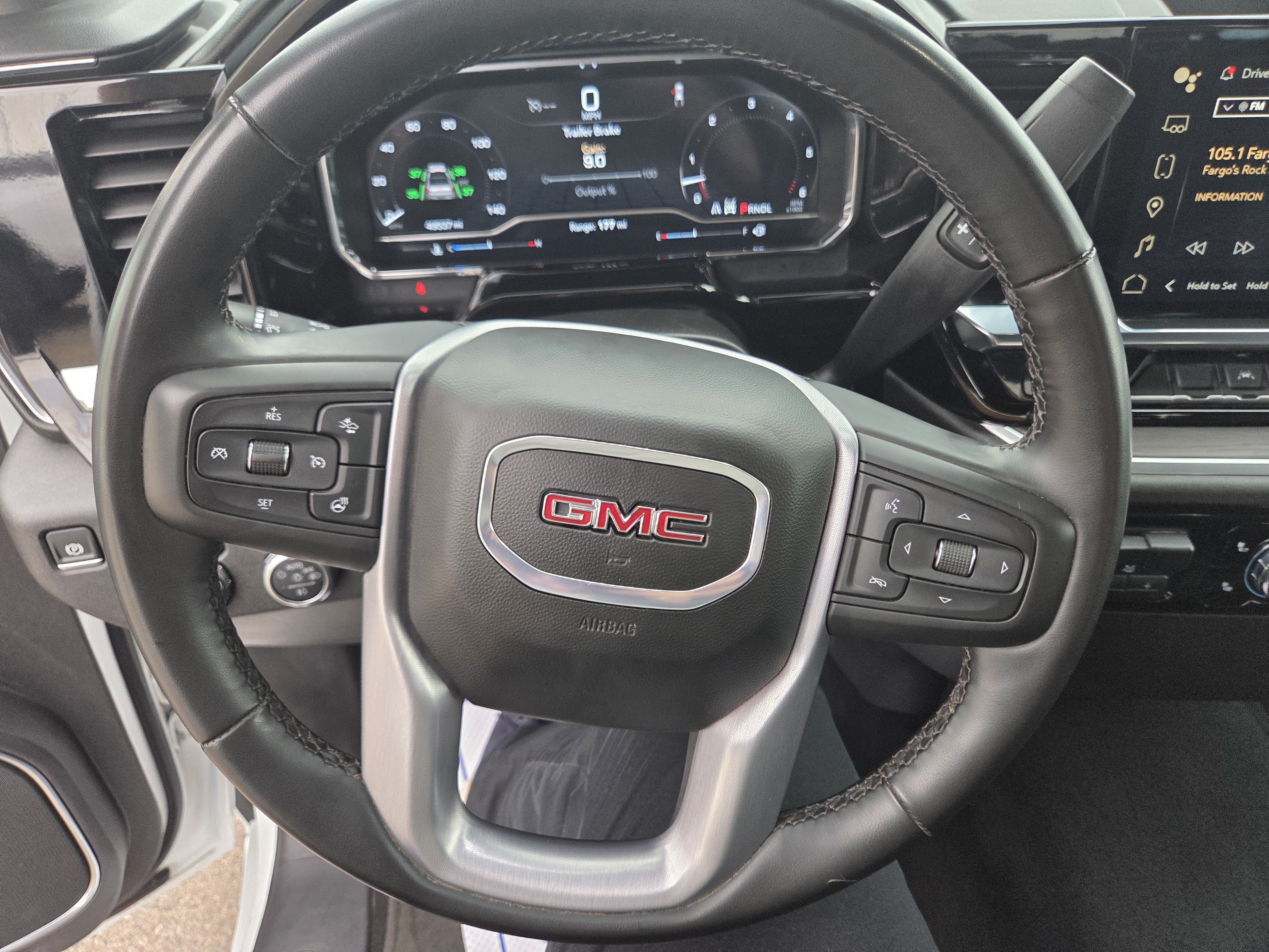 Used 2025 GMC Sierra 1500 SLT AWD/4WD image 14