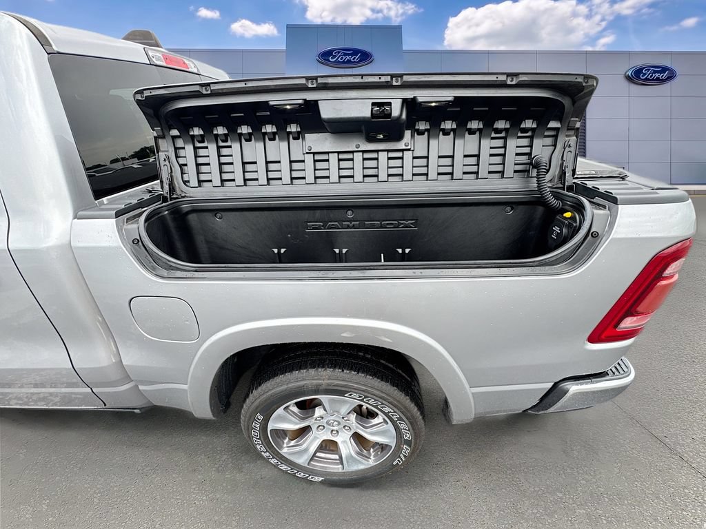 Used 2022 RAM 1500 Laramie AWD/4WD image 5