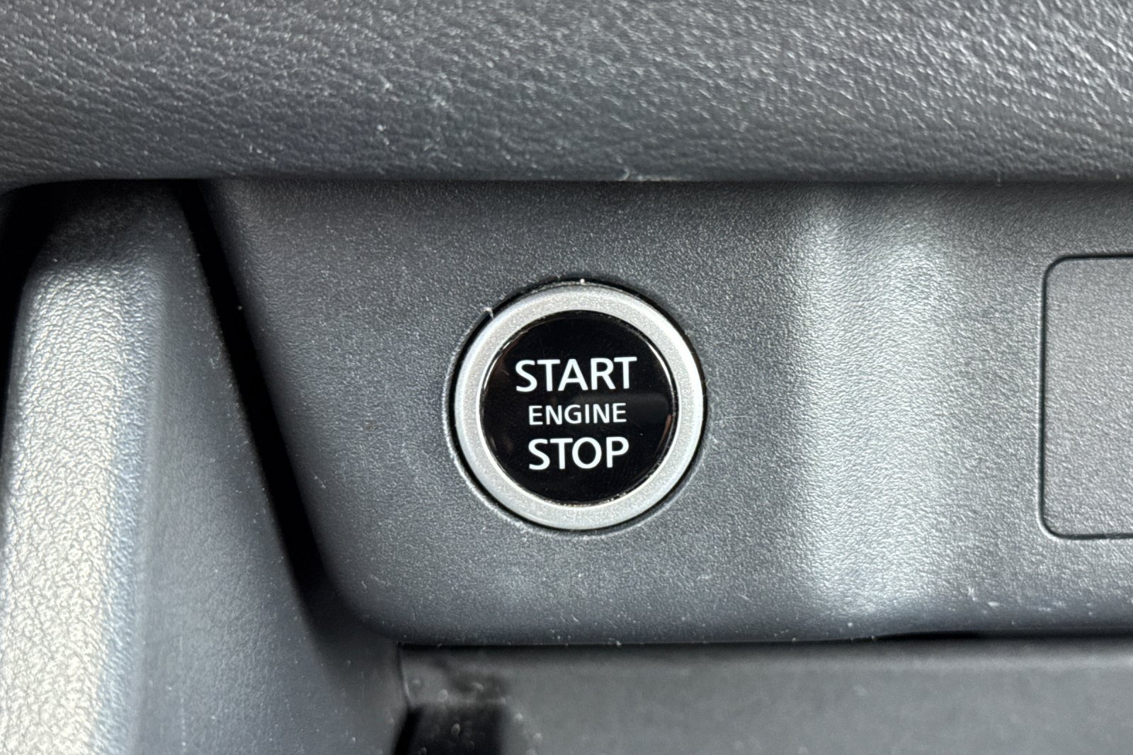 Used 2023 Nissan Rogue SV AWD/4WD image 23