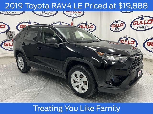 Used 2019 Toyota RAV4 LE FWD image 1