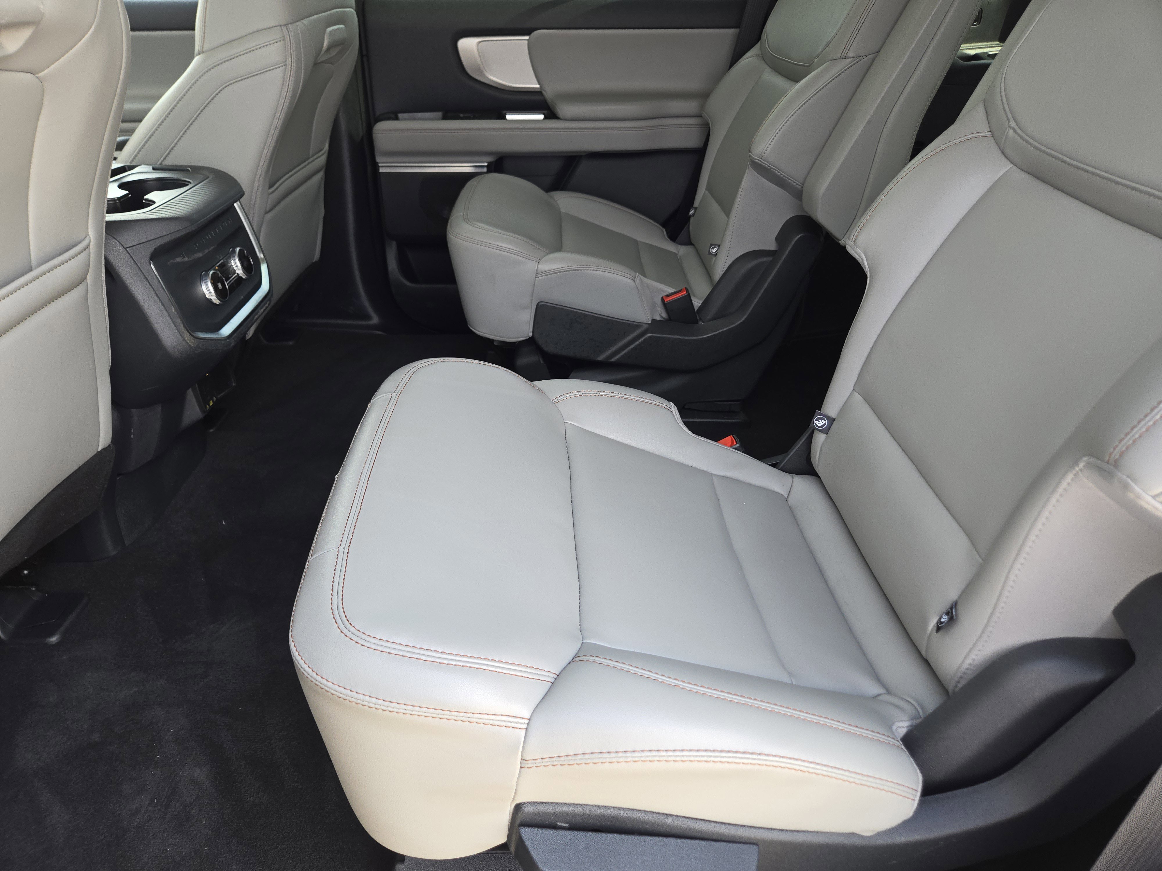 Certified 2025 Ford Expedition Active AWD/4WD image 29