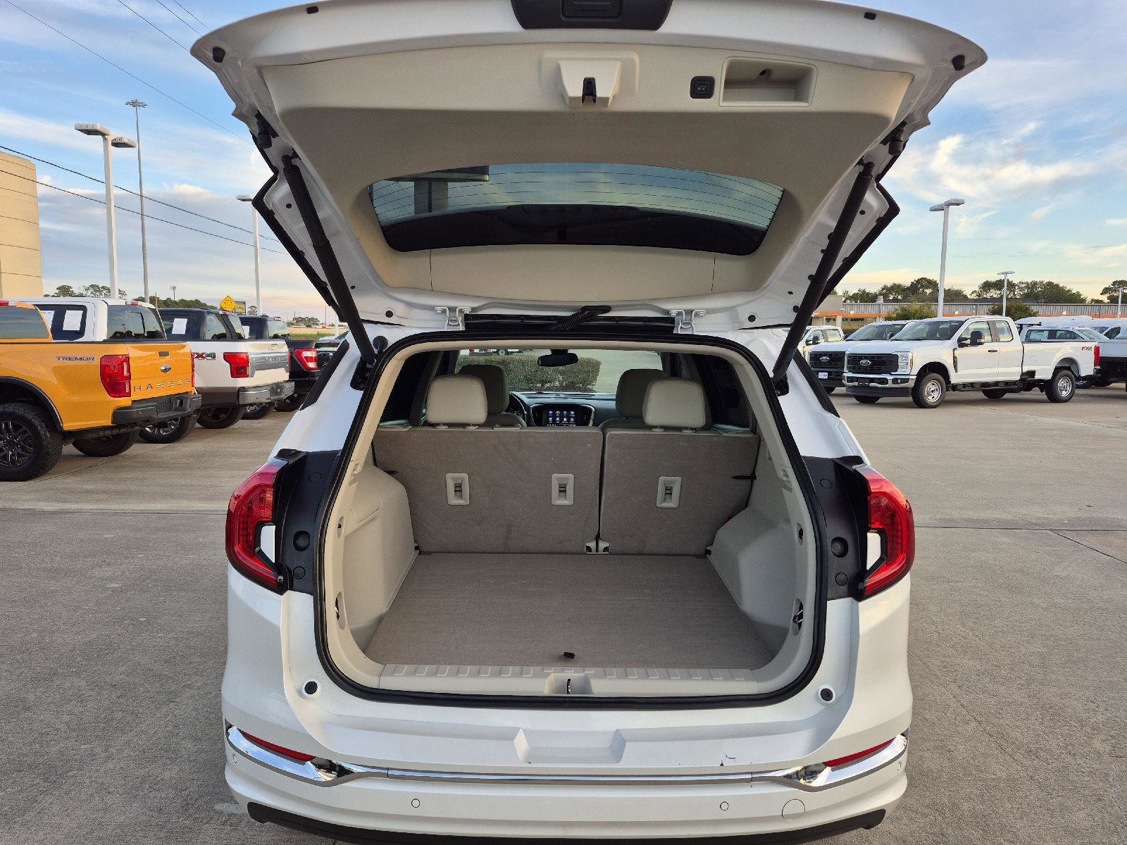 Used 2024 GMC Terrain Denali w/ Denali Premium Package image 29