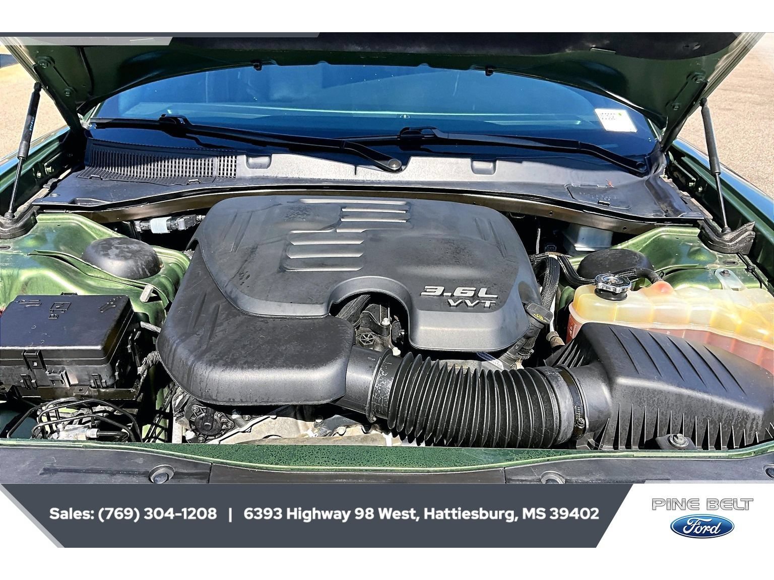Used 2022 Dodge Charger SXT w/ Plus Group RWD image 8