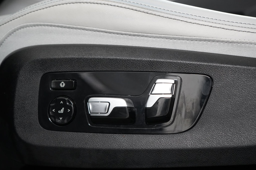 Used 2025 BMW X5 M60i w/ Executive Package AWD/4WD image 19