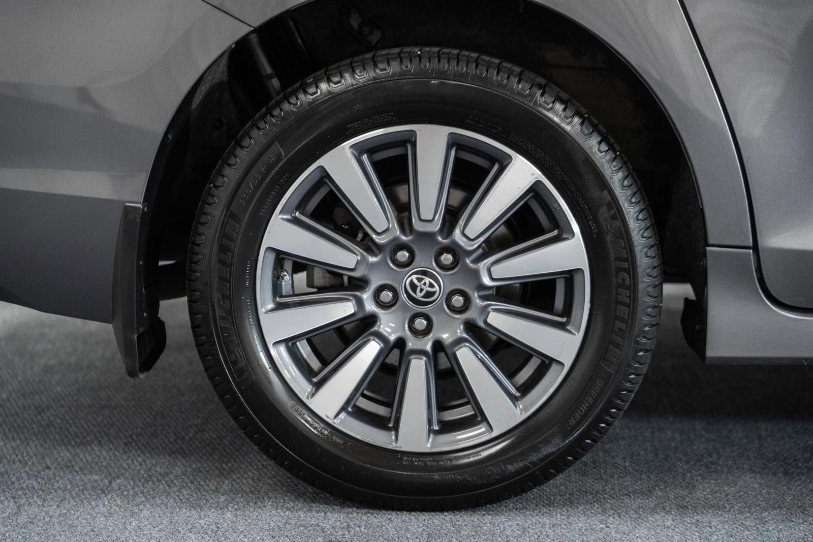 Used 2020 Toyota Sienna XLE w/ XLE Navigation Package image 23